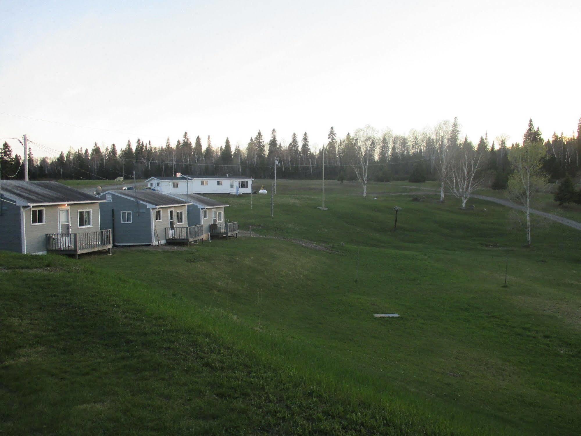 Catfish Lakefront Cabins & Campground 와와 외부 사진